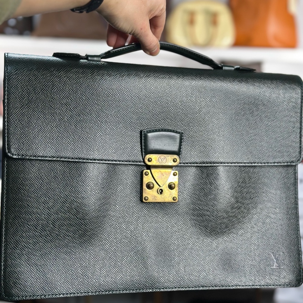 Lv Green Taiga Leather Portfolio